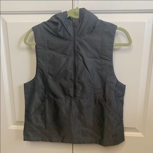 Under Armour Kangaroo Pocket Loose Fit Wind Breaker Vest Jogging Quarter Zip